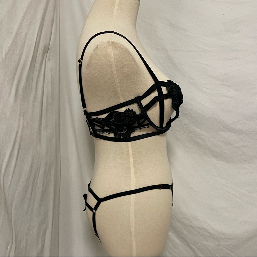 Victoria’s Secret Very Sexy Strappy Floral Lace Balconet Caged Bra Set (34D) - Picture 2 of 11